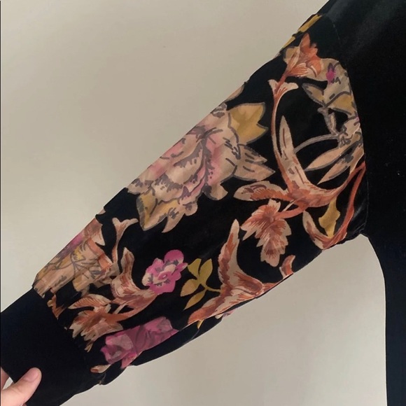 Crushed Velvet Tunic with Floral Sheer Sleeves - Picture 3 of 6